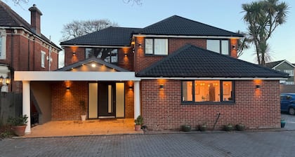 Luxury Waterlooville Villa With 7 Bedrooms