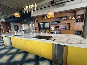 Coffee/tea maker, fridge, microwave, oven - 7 Combined units with Stunning City Views (Cleveland)