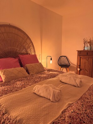 3 chambres, fer et planche à repasser, Wi-Fi gratuit, draps fournis