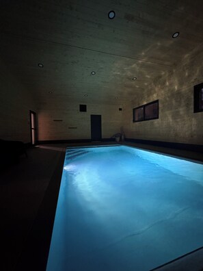 Piscina coperta, una piscina riscaldata