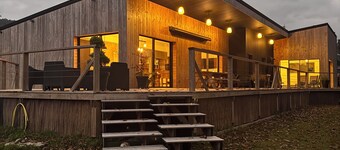 House with indoor pool at the foot of Lac de Guerlédan 