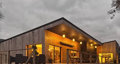 Maison avec piscine intérieure au pied du lac de Guerlédan