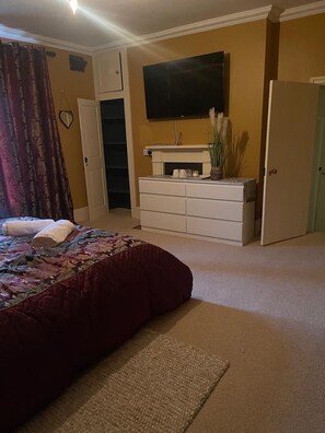 Deluxe Double Room, Non Smoking | Minibar, free WiFi - Dream Lodge (Staines)
