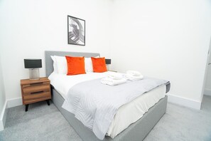 1 bedroom, desk, iron/ironing board, WiFi