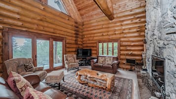 Smart TV, fireplace, DVD player, offices