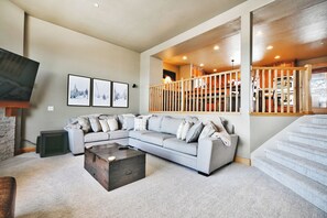 TV connectée, cheminée, espaces bureaux