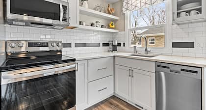1218-1220 Lambeau Luxe