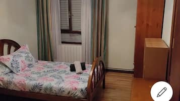 2 Schlafzimmer, BĂŒgeleisen/BĂŒgelbrett, WLAN, BettwĂ€sche