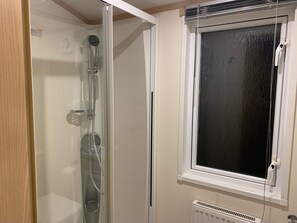 Cabin | Phòng tắm | Vòi sen/bồn tắm kết hợp, bồn tắm ngâm, máy sấy tóc, khăn tắm 