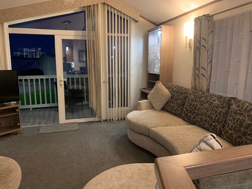 Stunning 2 bed Lodge in Towyn Free Wi-fi, Parking