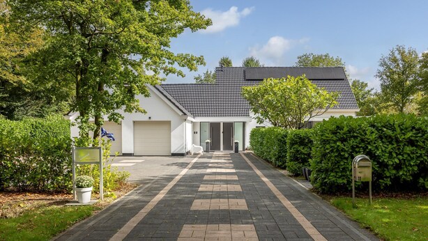 A residential building with a paved driveway, a garage, and a mailbox. - Studio in Kamperland With Terrace (Kamperland)