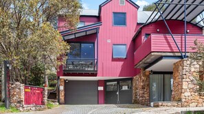 Exterior - Knickerbocker B a gorgeous chalet located in Crackenback Ridge (Thredbo)