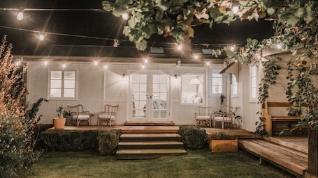 Terrace/patio. Lola Cottage - Your Charming Retreat in the Heart of Adaminaby