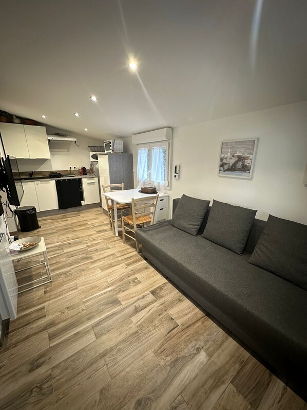 Living area - Maisonnette Chante coucou Le Cannet des Maures in the heart of the plaine des maures (Le Cannet-des-Maures)