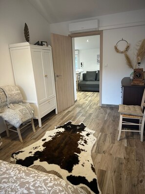 Interior - Maisonnette Chante coucou Le Cannet des Maures in the heart of the plaine des maures (Le Cannet-des-Maures)