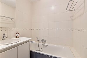 Shower - ICARUS 0502 + P-2/35 (Nieuwpoort)