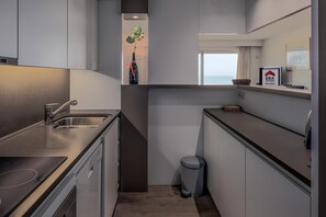 Fridge, oven, stovetop, coffee/tea maker - 3 bedroom accommodation in Nieuwpoort (Nieuwpoort)