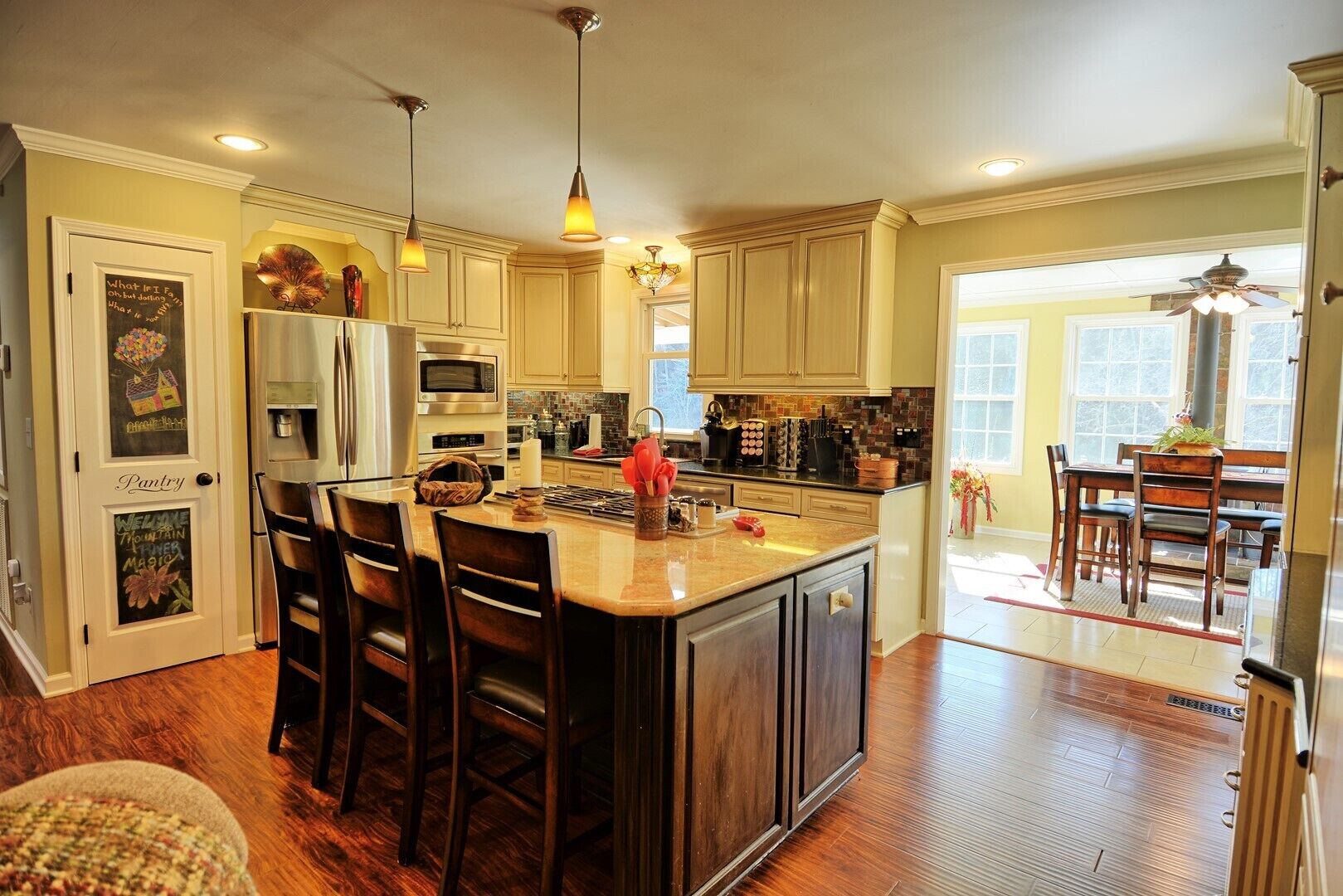 Refrigerador, microondas, horno y lavavajillas 