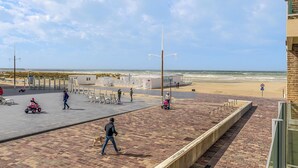 A beachside promenade with a paved walkway, benches, and a view of the ocean. - 2 bedroom accommodation in Nieuwpoort (Nieuwpoort)