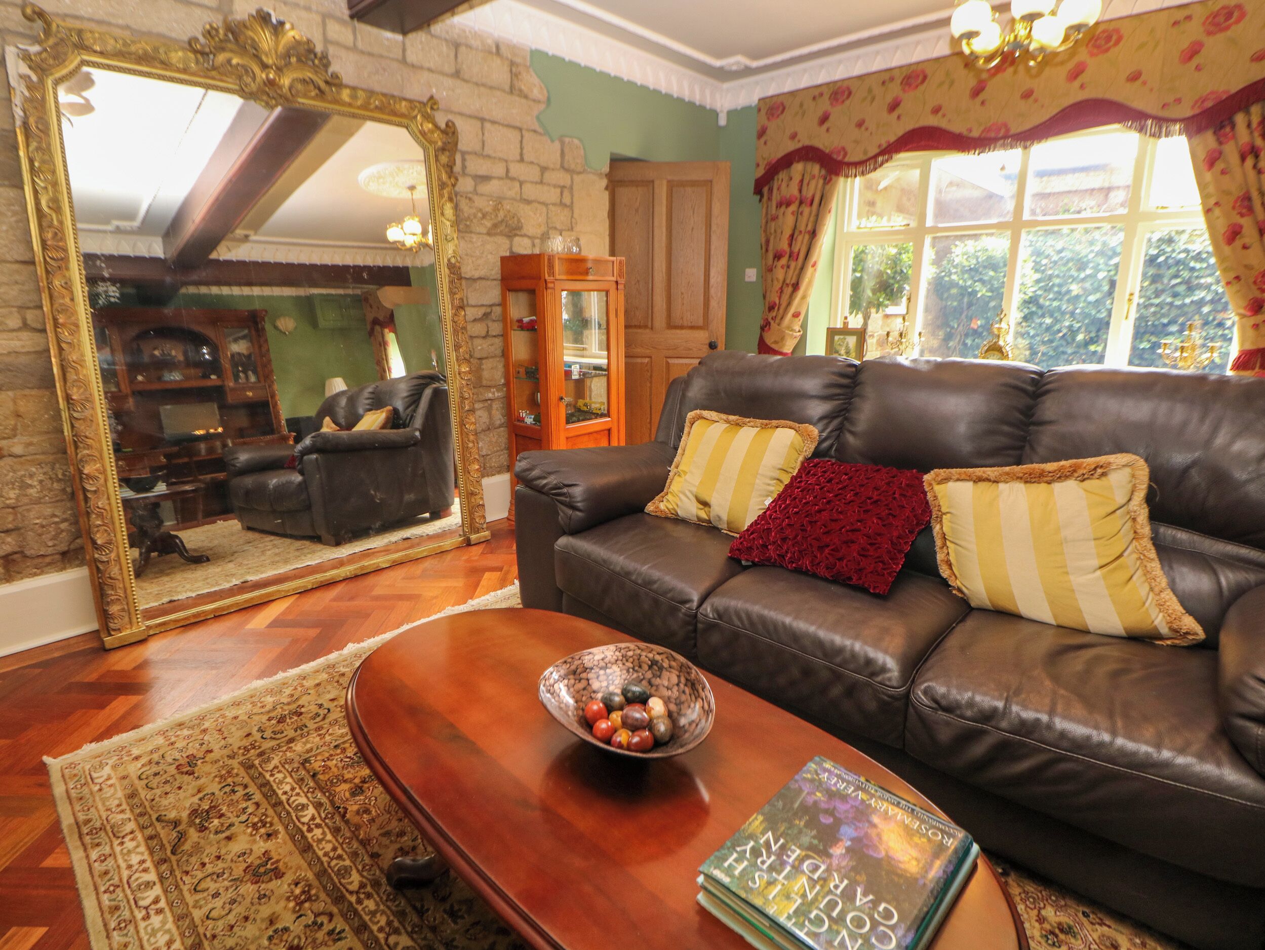 The Old Coach House, Pet Friendly, With A Garden In Hartington - Hartington