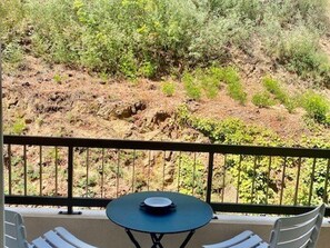 Outdoor dining - Cozy studio with balcony, WIFI, near spa (Amélie-les-Bains-Palalda)