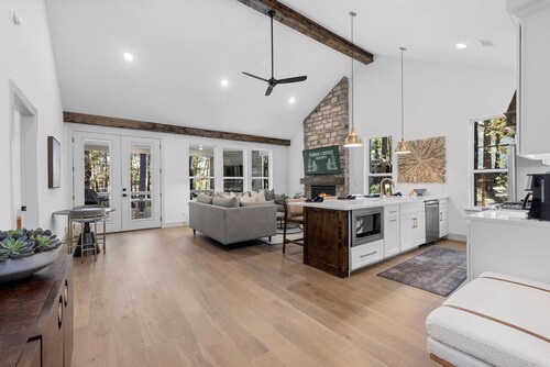 Pickleball, Pool, Splash Fountain ,Clubhouse , Walking Trails , Basketball