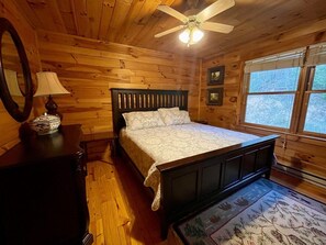 4 عدّة غرف نوم وواي فاي مجانًا وملاءات أسرّة