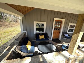 Terrace/patio - Quaint and Cozy 3-bedroom home loaded with charm and amenities in Coalmont (Coalmont)