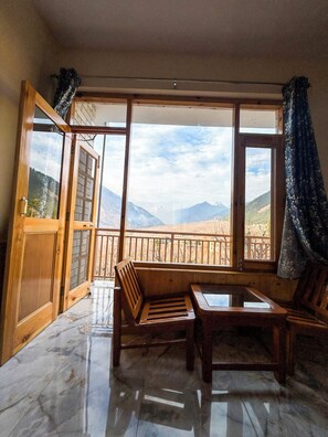 Exclusive Room | Free WiFi, bed sheets - Soil Villa (Manali)