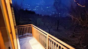 Deluxe Room | 1 bedroom, free WiFi, bed sheets