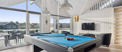 House | Game room