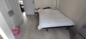 1 chambre, fer et planche à repasser, accès au Wi-Fi (inclus)