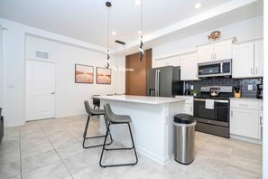 3 bedrooms, Internet - 3191 402 Family Fun 3BR Themed Apt Near Disney (Kissimmee)