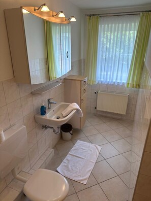 Apartment | Bathroom