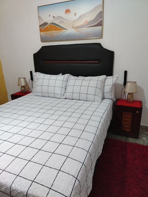 5 chambres, fer et planche à repasser, Wi-Fi, draps fournis