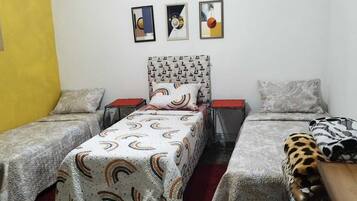 5 makuuhuonetta, silitysrauta/-lauta, Wi-Fi, vuodevaatteet