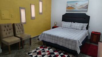 5 habitaciones, tabla de planchar con plancha, wifi y ropa de cama