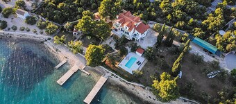 Cozy apartment in Pirovac