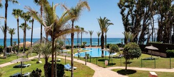 Beachfront Apartment -don Juan Manilva