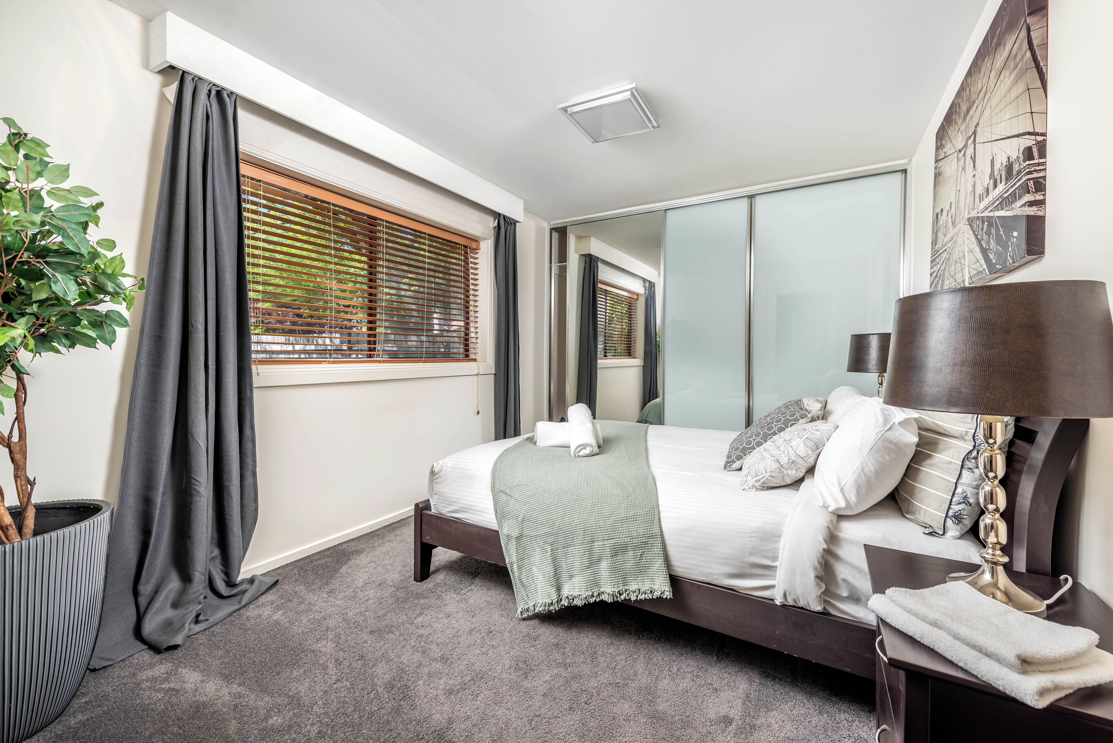 4 chambres, fer et planche à repasser, Wi-Fi, draps fournis