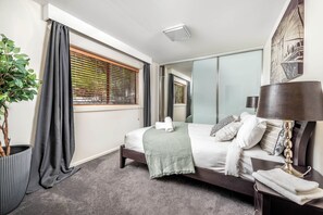 4 quartos, ferros/tábuas de passar roupa, Wi-Fi, roupa de cama