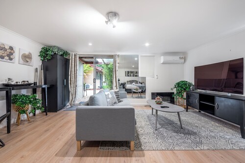 Central & Tranquil Home + Private Studio in Inner South Canberra