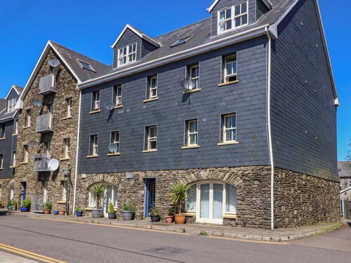 28 LONG QUAY, family friendly in Clonakilty, County Cork