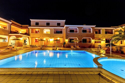 Residence with pool in Sos Alinos 