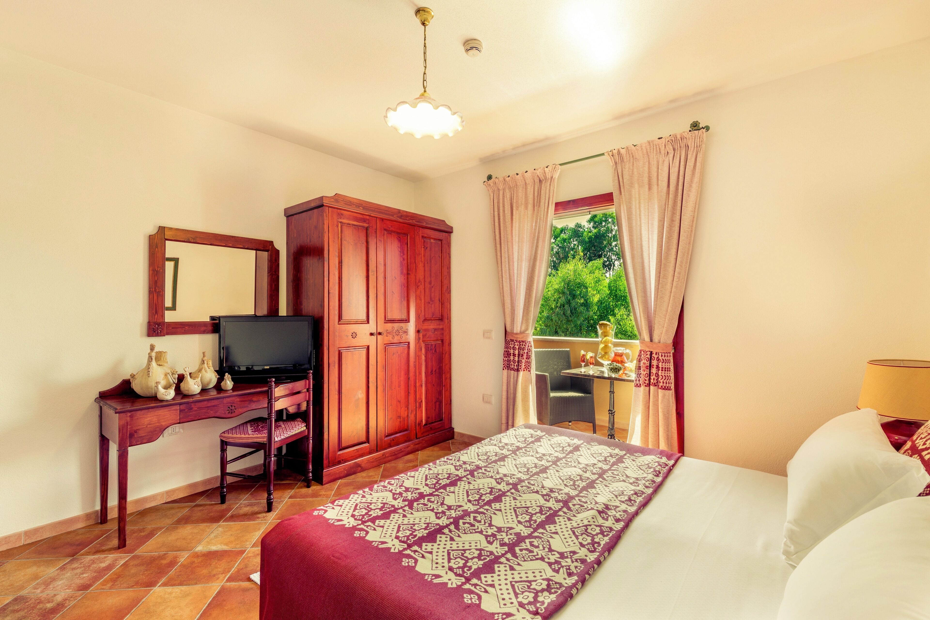 Lägenhet | Värdeförvaringsskåp på rummet, barnsängar och sängkläder