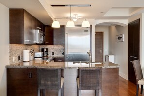 Fridge, microwave, oven, stovetop - Luxury suite overlooking Waikiki skyline with Ocean View, FREE Parking! (Honolulu)