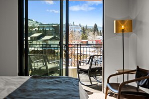 2 bedrooms, free WiFi, bed sheets - New! Luxurious Modern Condo in Downtown Winter Park | Views | Balcony (Winter Park)