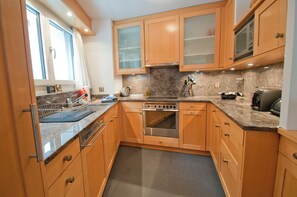 Comfort Apartment, City View | Private kitchen | Espresso maker, coffee/tea maker, electric kettle, toaster