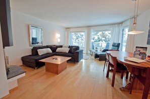 Apartemen Comfort, pemandangan kota | 2 kamar tidur, Wi-Fi gratis, dan seprai linen