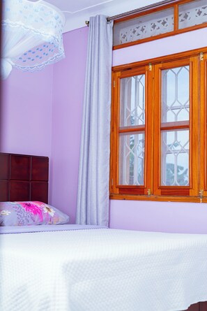 1 habitación, tabla de planchar con plancha, wifi y ropa de cama 